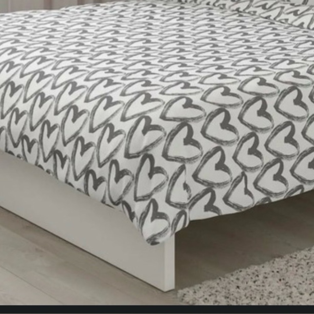 IKEA LYKTFIBBLA Duvet Cover  Only No Shams  94x81 Queen/king – Gray Hearts